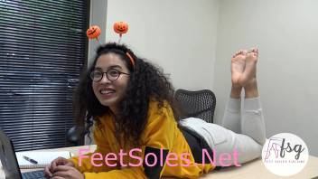 ZOEY'S ASIAN AMERICAN TICKLISH FEET ASS AND SOLES PREVIEW